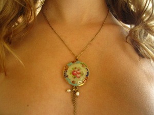 Farah loves roses, so of course she fell in love with this vintage necklace!