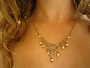 Farah got this very chic and classy necklace too.