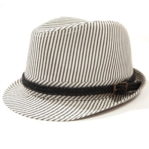 We've showed you many straw hats but if you don't like them, you can also buy a hat like this. It's from Pimkie ad it costs €12.99.